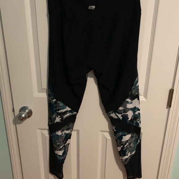 Marika Patterned Leggings - Picture 2 of 5